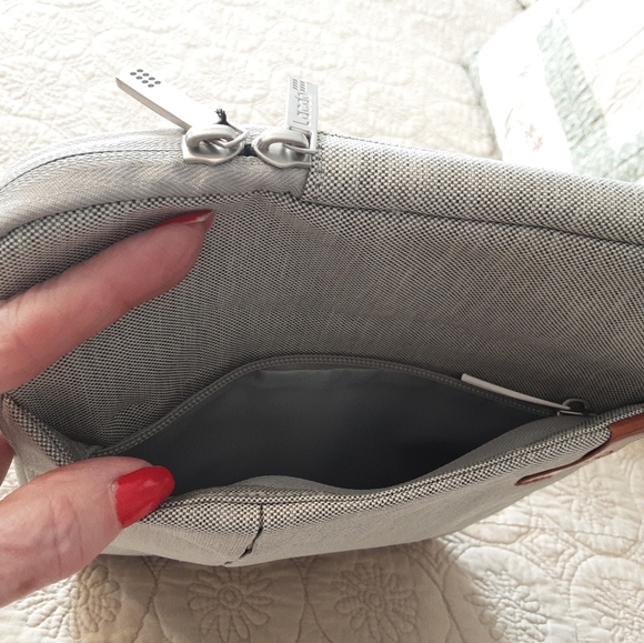 NEW WITH TAGS LACDO LAPTOP/ TABLET SLEEVE CASE - Picture 11 of 15